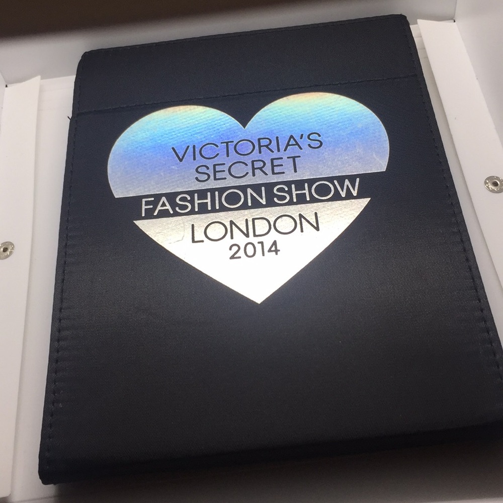 🎉 Awesome Victoria Secret fashion show mirror